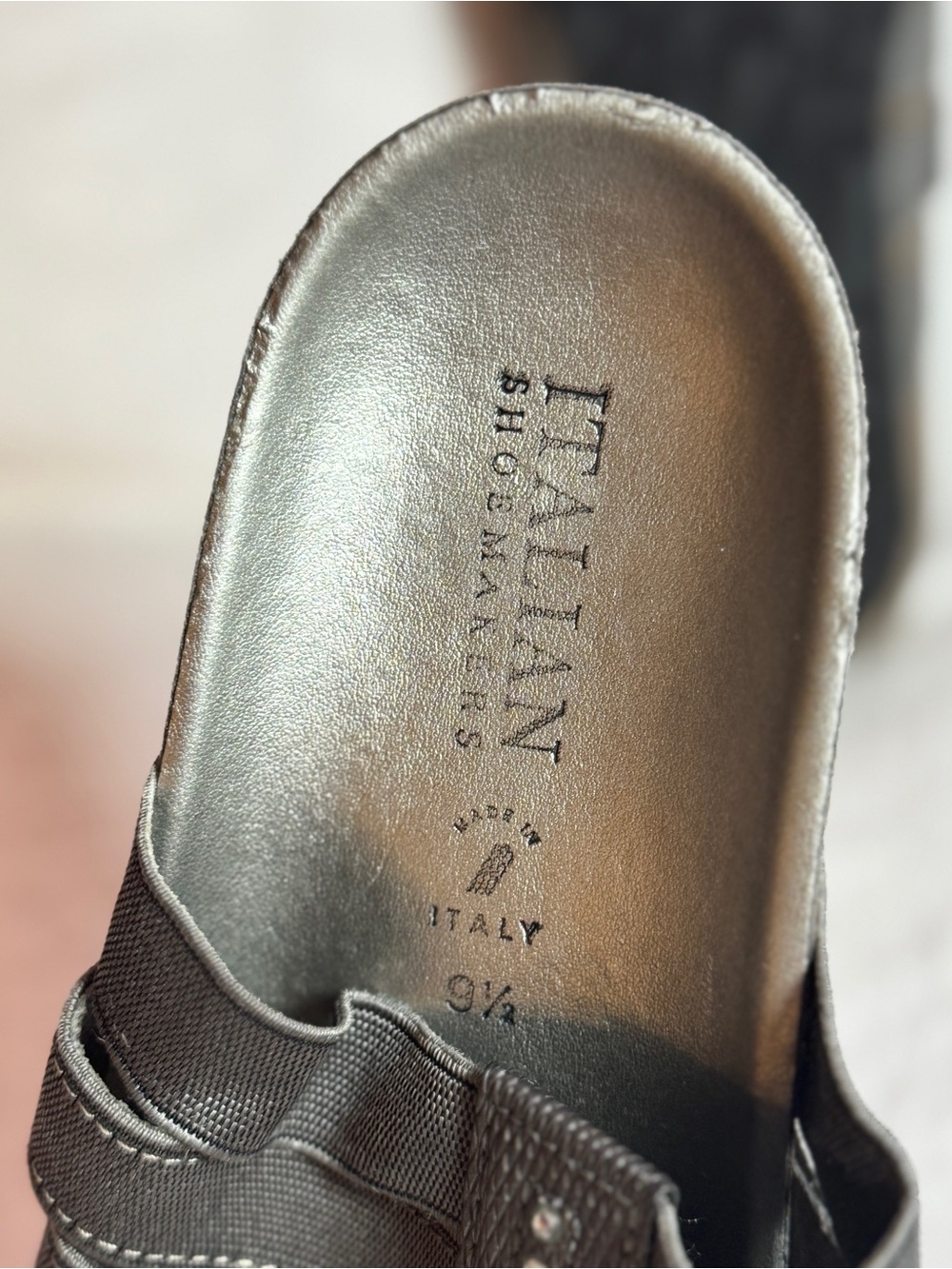Italian Shoemakers Silver Slip On Sandals with Bling Womens Sz 9.5 Made In Italy - Picture 7 of 7